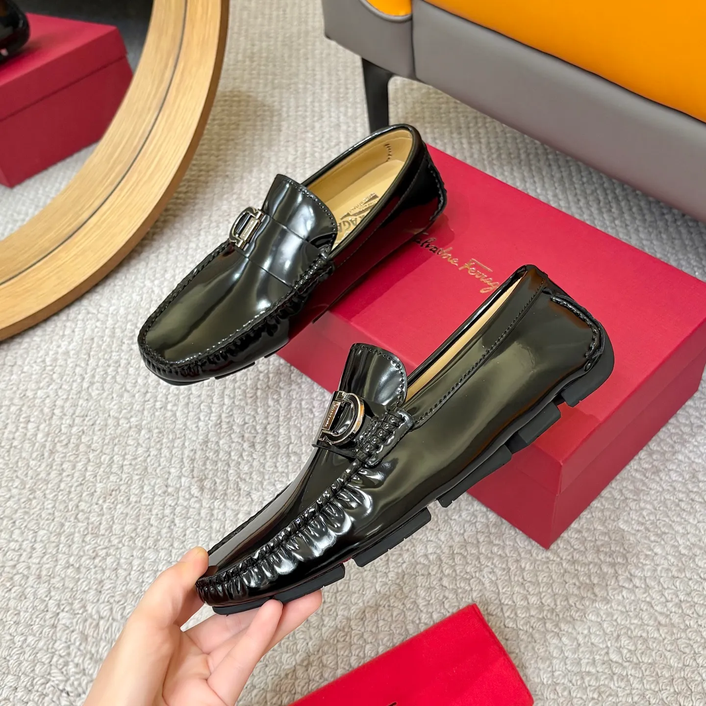Men's men's shoes 💰420 (Yangli) Ferragamo 〰Ferragamo 2⃣️0⃣️2⃣️5️⃣ New series 👊🏻 Upper 🇮🇹 Italian imported calfskin, original outsole molding. Water-dyed sheepskin lining. The identity of every successful man is set off, and the upper and lower shoes are elegant and stable🚶🏻🚶🏻The high-end custom counter original replica is an eternal classic🔍️Number of codes: 38-46 with counter packaging